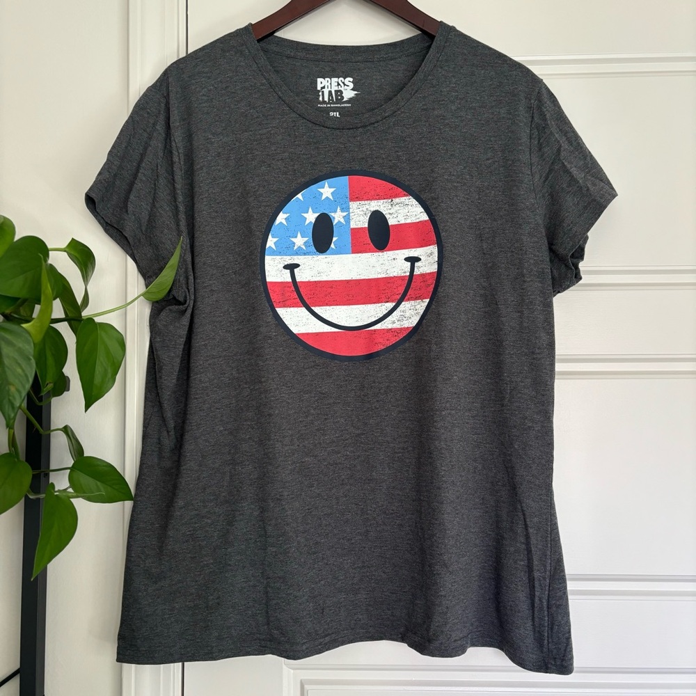 • USA Smiley Face Tee •